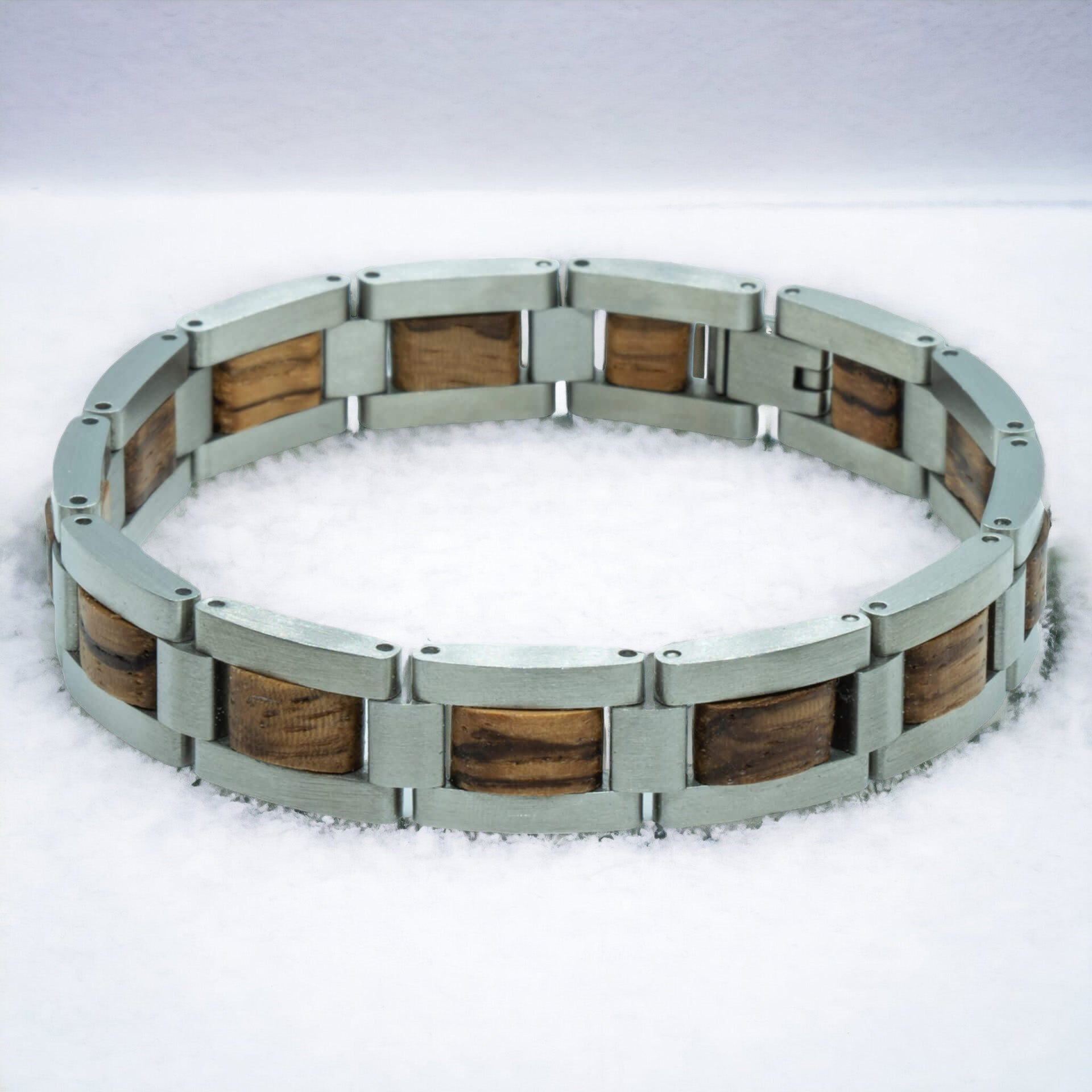 Ama Dablam – Icy Zebrano & Roestvrij Staal Houten Armband