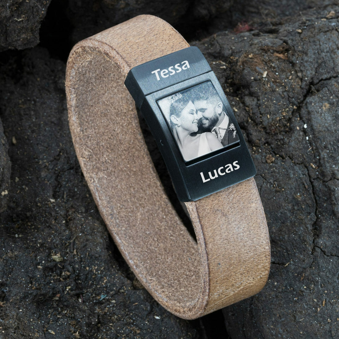 Fotoarmband met eigen Namen en Fotogravure - <b>Beige</b> leren Armband
