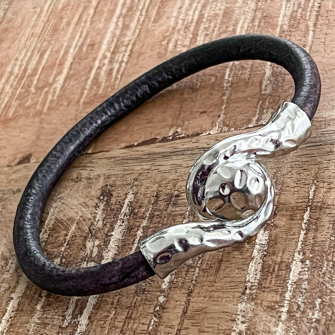 Atlantis - Damesarmband van 6mm rond Italiaans Valiano™ leer
