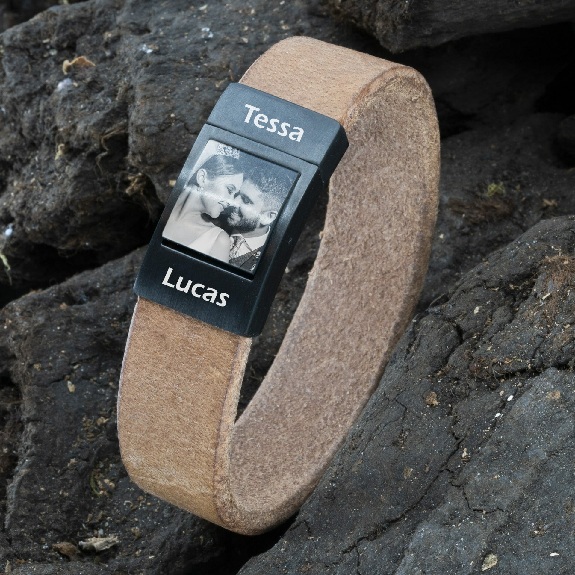 Fotoarmband met eigen Namen en Fotogravure - <b>Beige</b> leren Armband