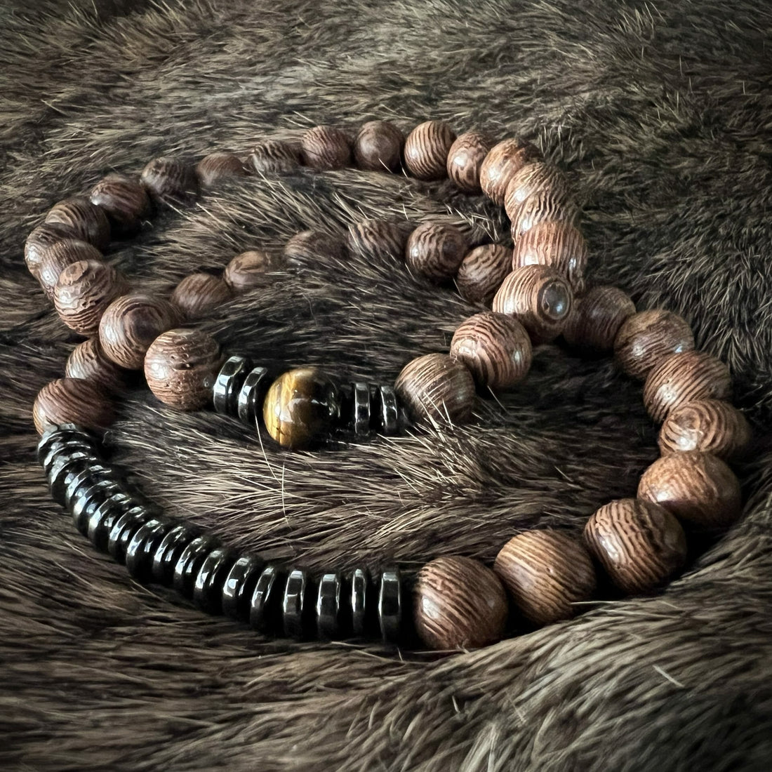 2 houten kralen armbanden met Tijgeroog