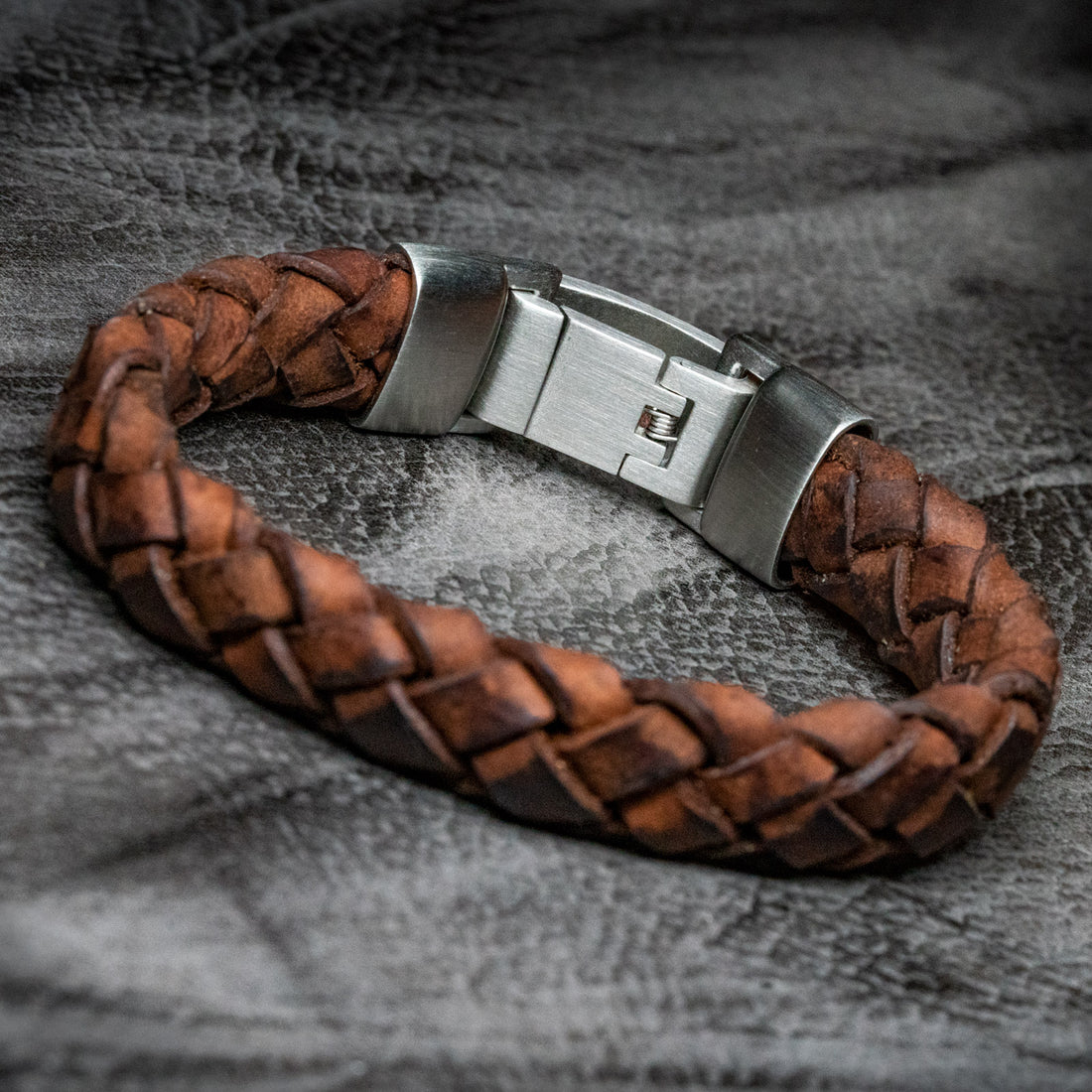 Graveerbare armband met gevlochten bruin Valiano™ leer 'Endless Love'