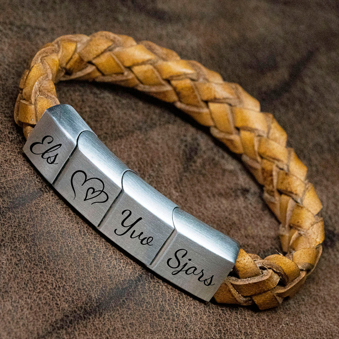 Gevlochten 4 namen armband - licht bruin leer